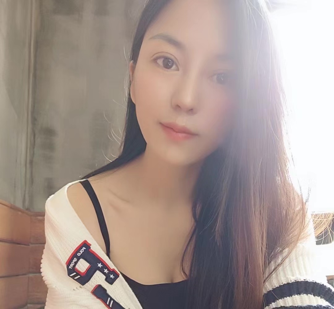 西山区年轻性感的橘子妹